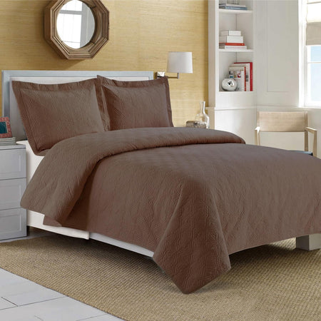 Queen sized Johnson Home Cotton Quilt Set in Diamond Chocolate